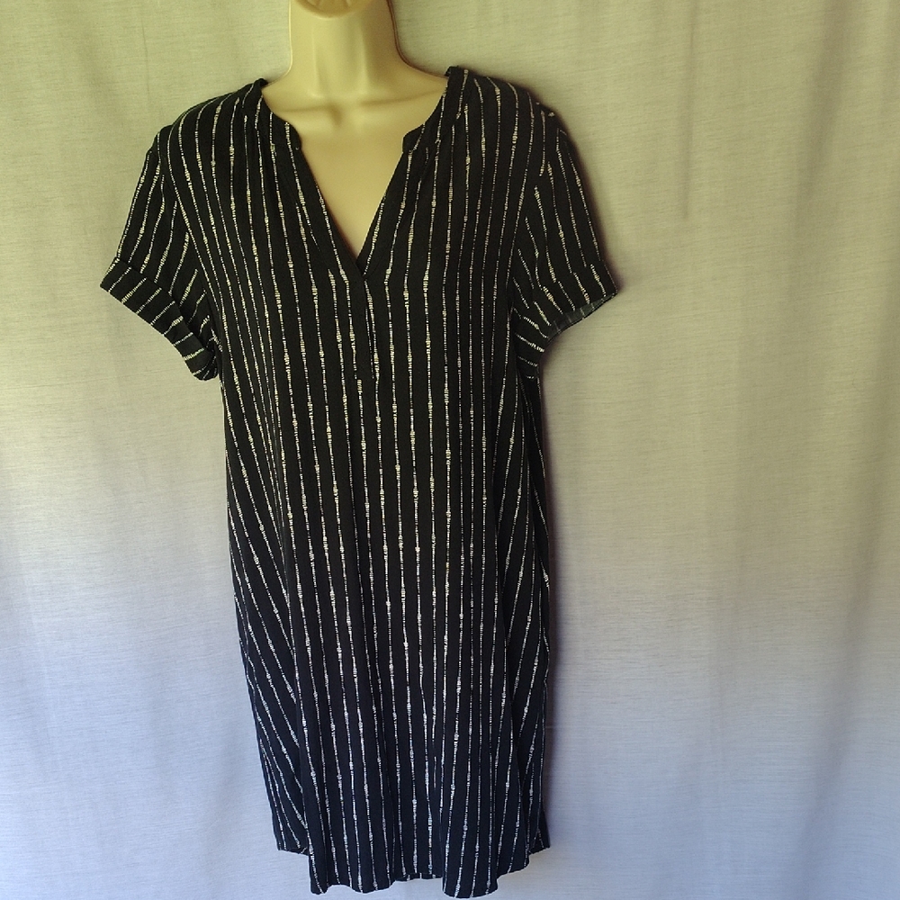a.n.a Black and White Pinstripe V-Neck Shift Top